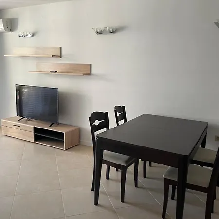 Oasis Club Apartment Lozenets