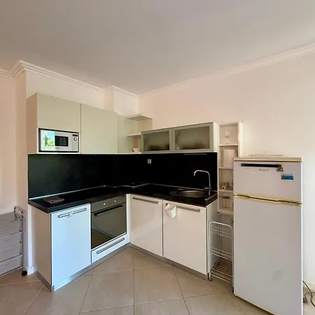 Oasis Club *