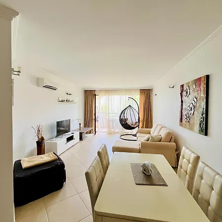 Oasis Club Apartment Lozenets