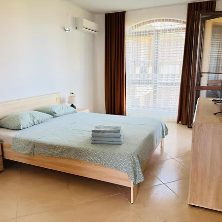 Oasis Club Apartment *